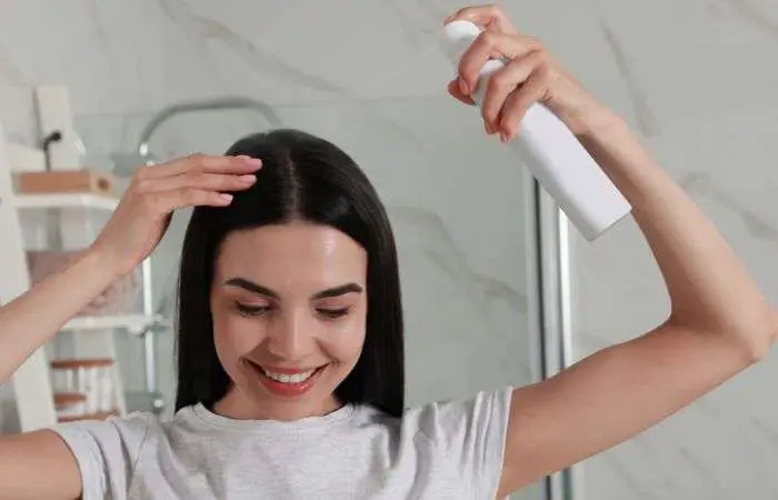 how does dry shampoo works